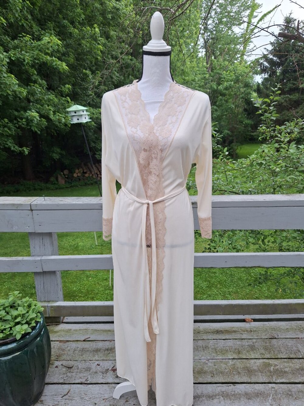 Gorgeous vintage dressing gown/bathrobe by Cachet Sz 12-14